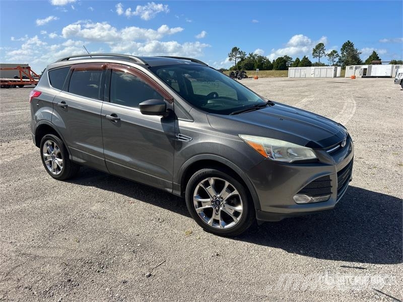 Ford Escape SE 2WD SUV سيارات