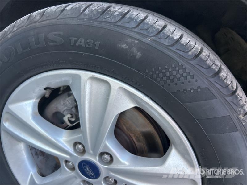 Ford Escape SE 2WD SUV (Inoperable) Cars