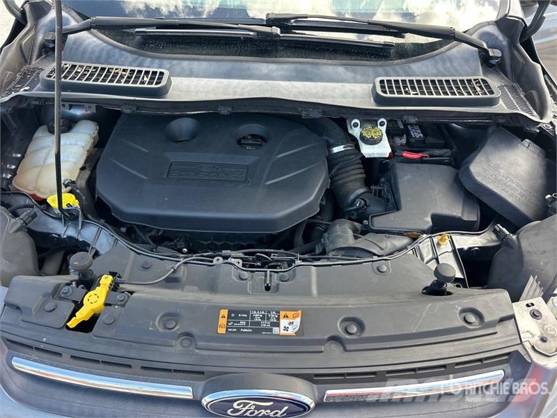 Ford Escape SE 2WD SUV سيارات