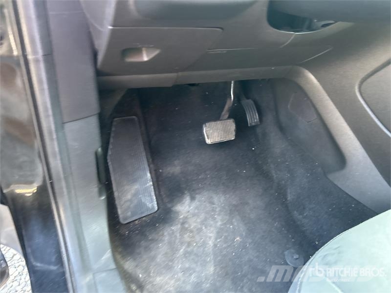 Ford Escape SE 2WD SUV (Inoperable) Cars