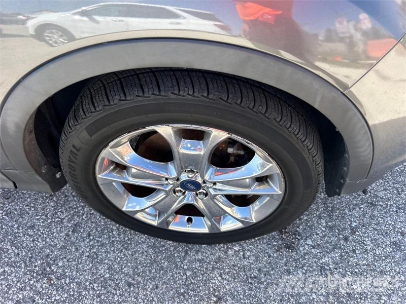 Ford Escape SE 2WD SUV سيارات