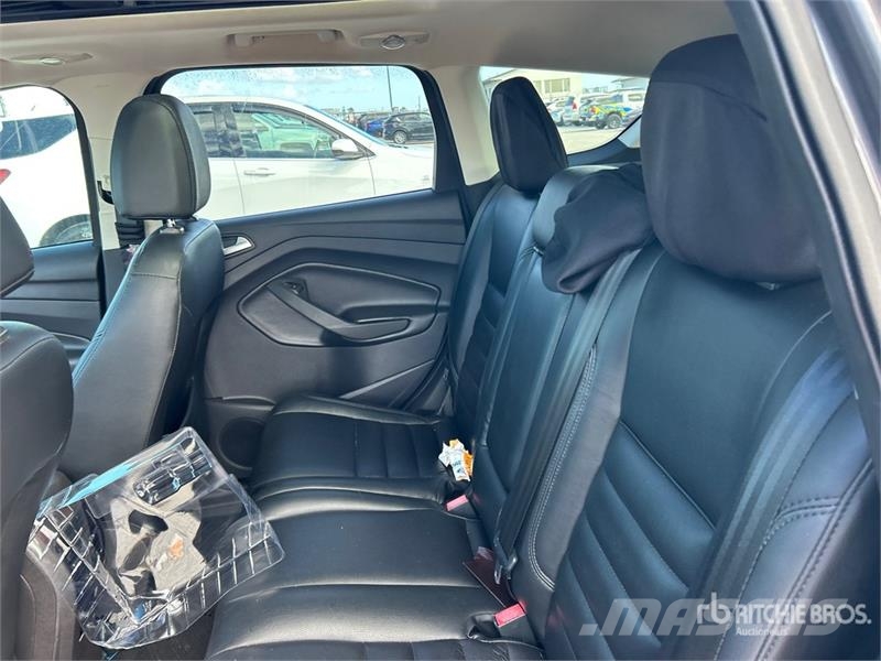 Ford Escape SE 2WD SUV سيارات