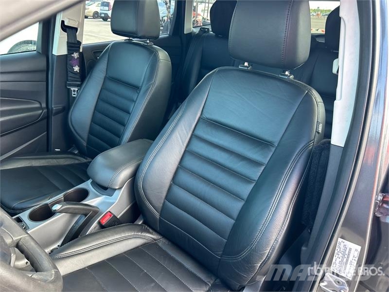 Ford Escape SE 2WD SUV سيارات