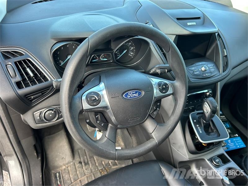 Ford Escape SE 2WD SUV سيارات