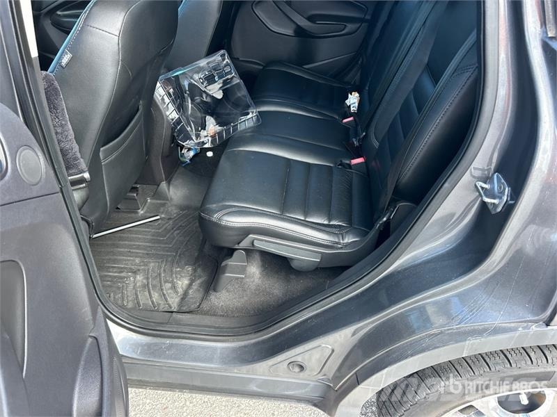 Ford Escape SE 2WD SUV سيارات