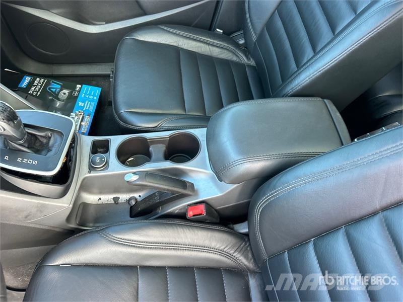 Ford Escape SE 2WD SUV سيارات
