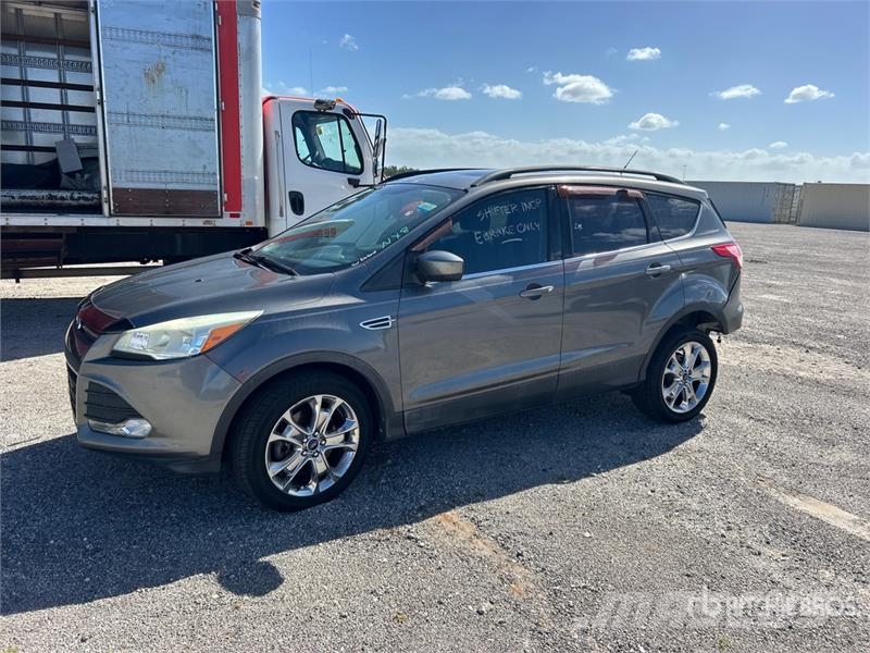 Ford Escape SE 2WD SUV سيارات