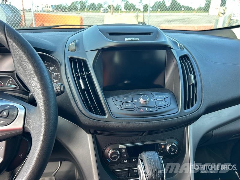 Ford Escape SE 2WD SUV سيارات