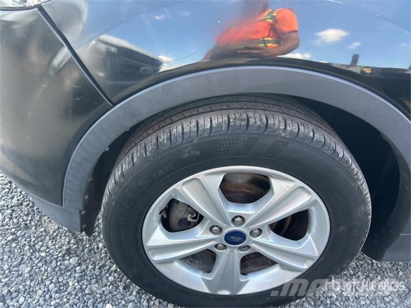 Ford Escape SE 2WD SUV (Inoperable) Cars