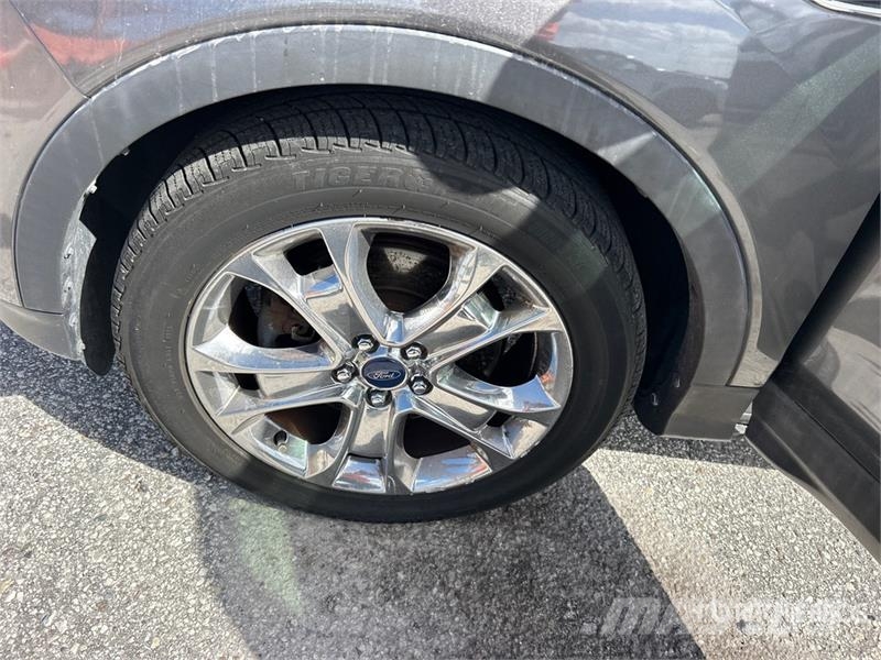 Ford Escape SE 2WD SUV سيارات