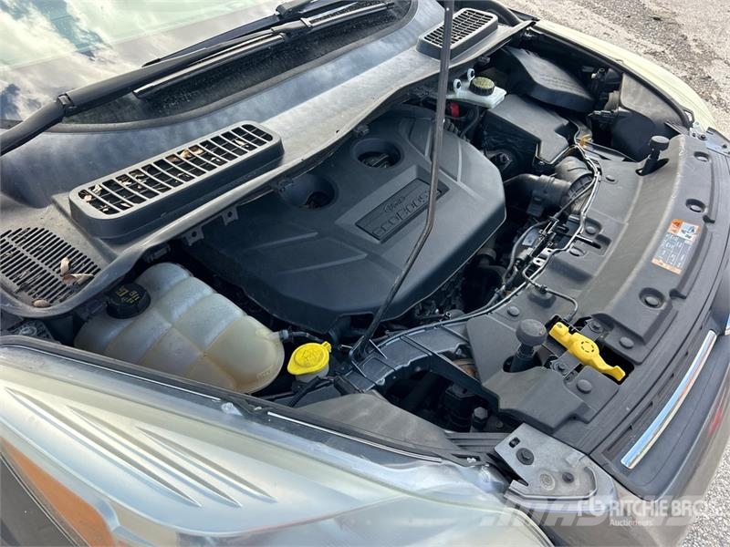 Ford Escape SE 2WD SUV سيارات