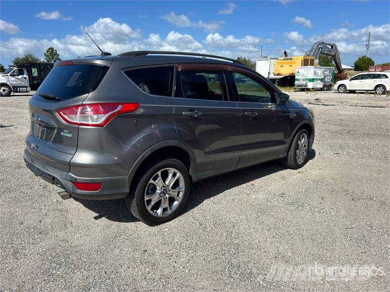 Ford Escape SE 2WD SUV سيارات