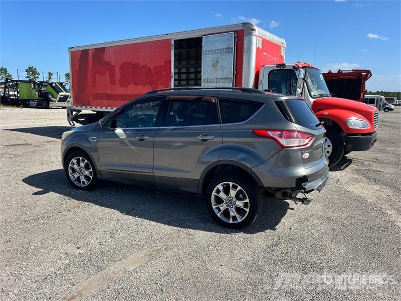 Ford Escape SE 2WD SUV سيارات