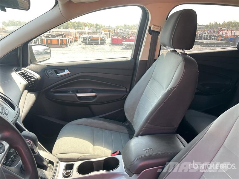 Ford Escape SE 2WD SUV (Inoperable) Cars