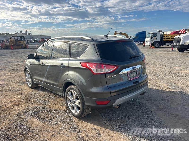Ford Escape Titanium 2WD SUV Voiture