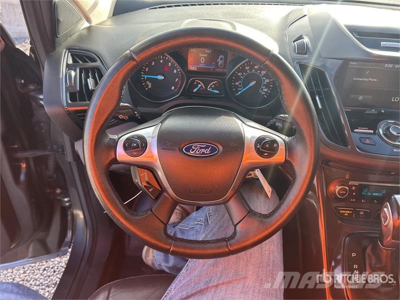 Ford Escape Titanium 2WD SUV Voiture