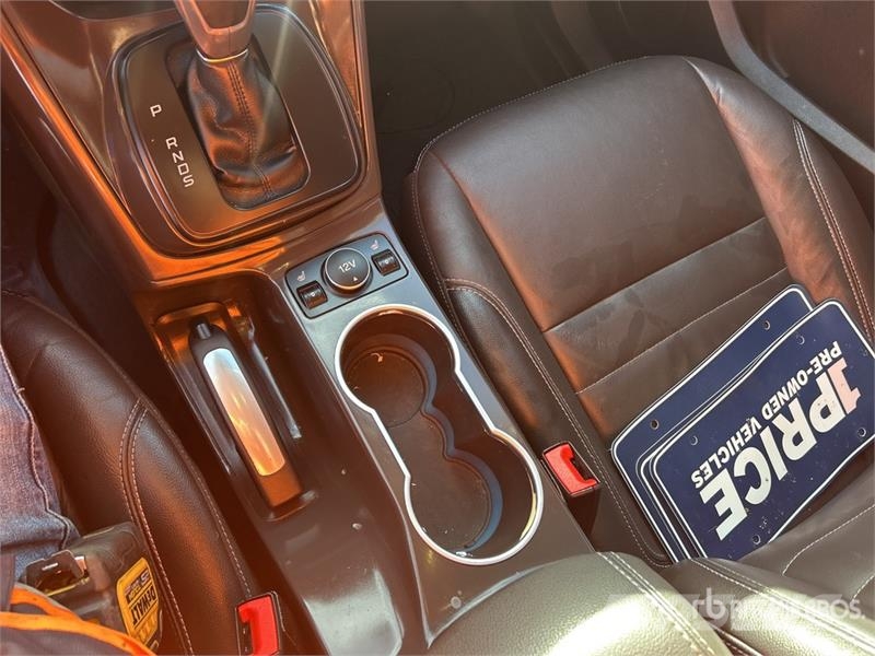 Ford Escape Titanium 2WD SUV Voiture