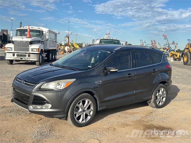 Ford Escape Titanium 2WD SUV Voiture