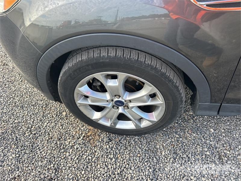 Ford Escape Titanium 2WD SUV Voiture