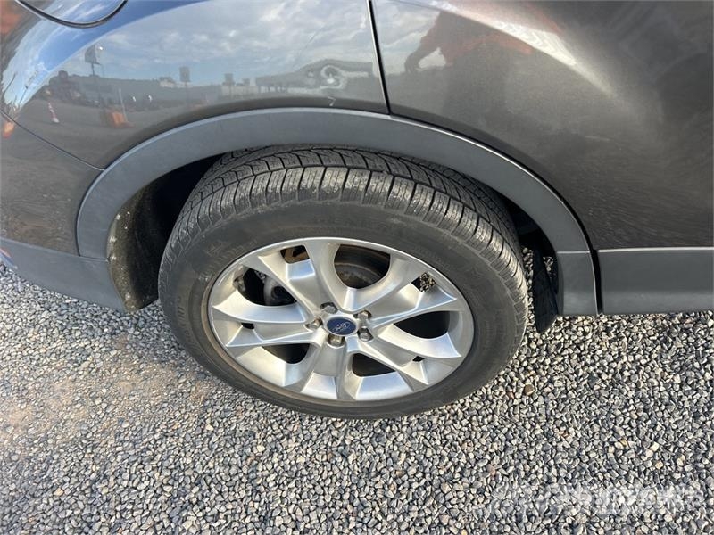 Ford Escape Titanium 2WD SUV Voiture