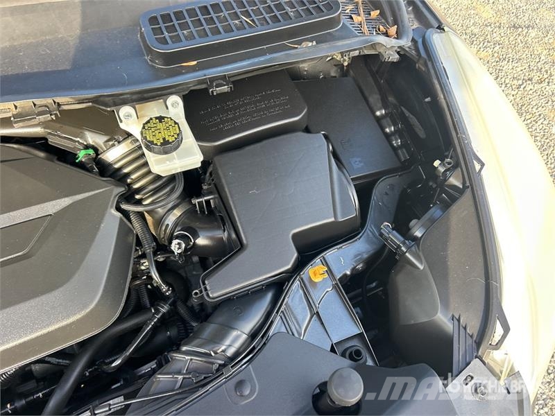 Ford Escape Titanium 2WD SUV Voiture
