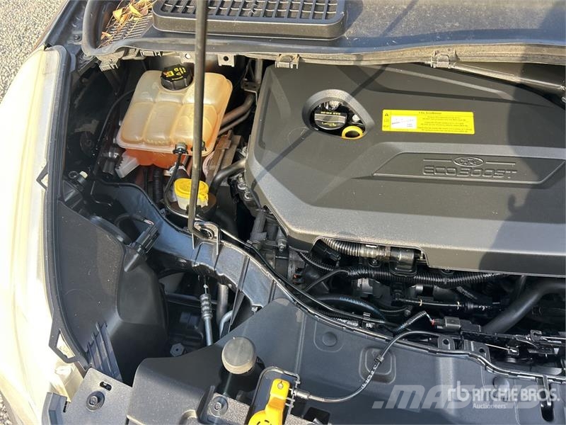 Ford Escape Titanium 2WD SUV Voiture