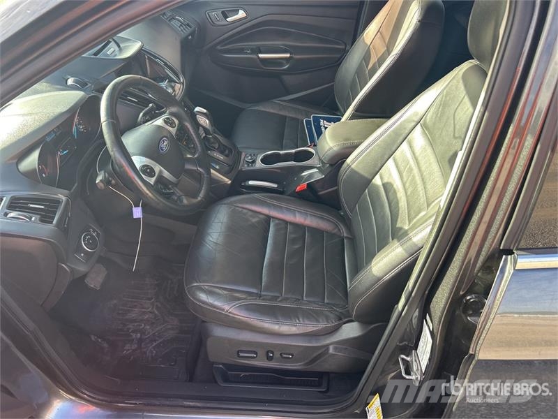 Ford Escape Titanium 2WD SUV Voiture