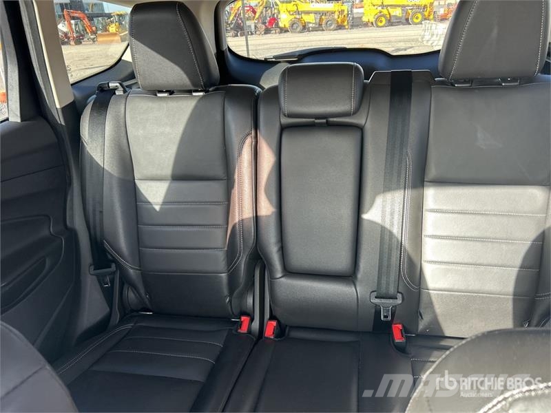 Ford Escape Titanium 2WD SUV Voiture