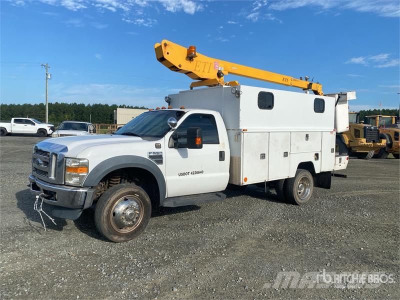 Ford ETT29SNV 29 ft on Ford F-550 XL 4x2 Bucket Truck Auto hoogwerkers