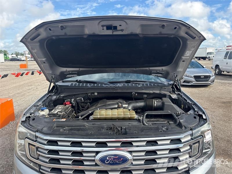 Ford Expedition Limited Max 2WD SUV Kistehergépjárművek