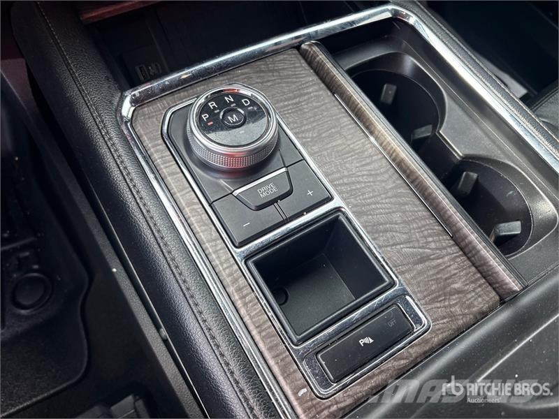 Ford Expedition Limited Max 2WD SUV Kistehergépjárművek
