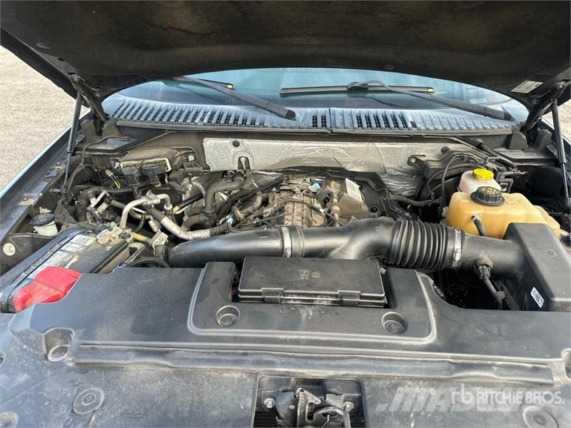 Ford Expedition XLT 4WD SUV Auto's