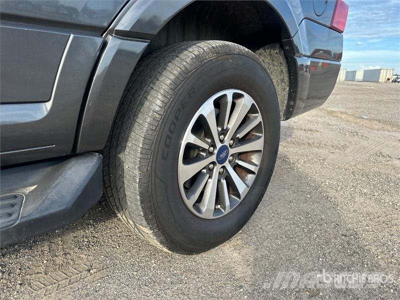 Ford Expedition XLT 4WD SUV Auto's