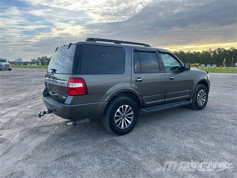 Ford Expedition XLT 4WD SUV Auto's