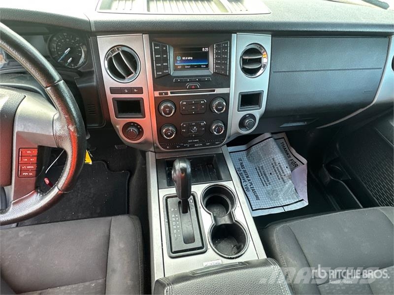 Ford Expedition XLT 4WD SUV Auto's