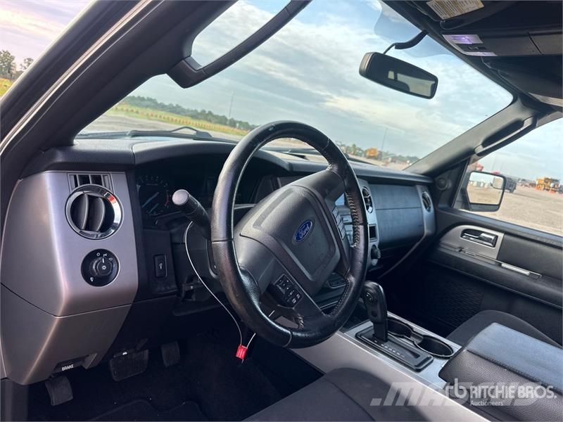 Ford Expedition XLT 4WD SUV Auto's