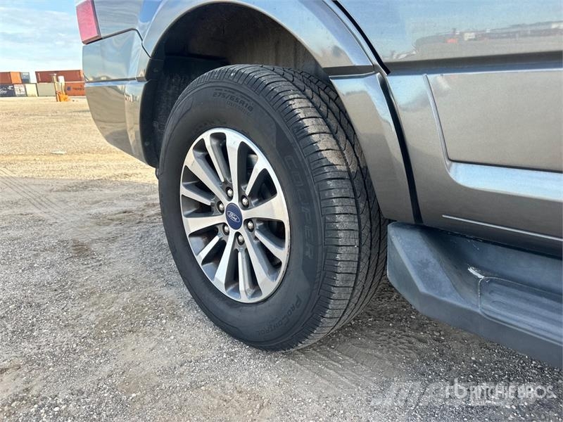 Ford Expedition XLT 4WD SUV Auto's