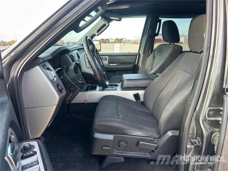 Ford Expedition XLT 4WD SUV Auto's