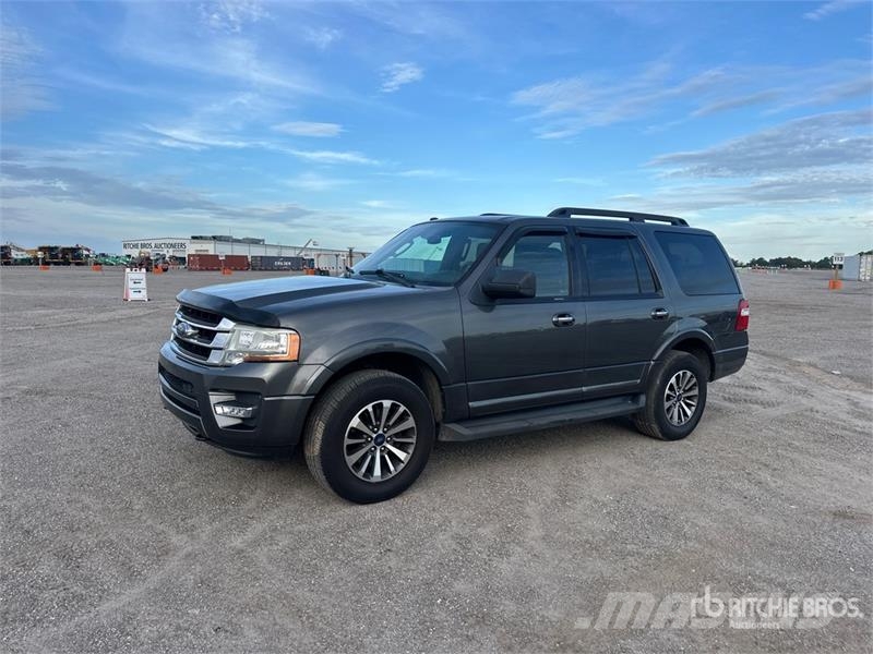 Ford Expedition XLT 4WD SUV Auto's