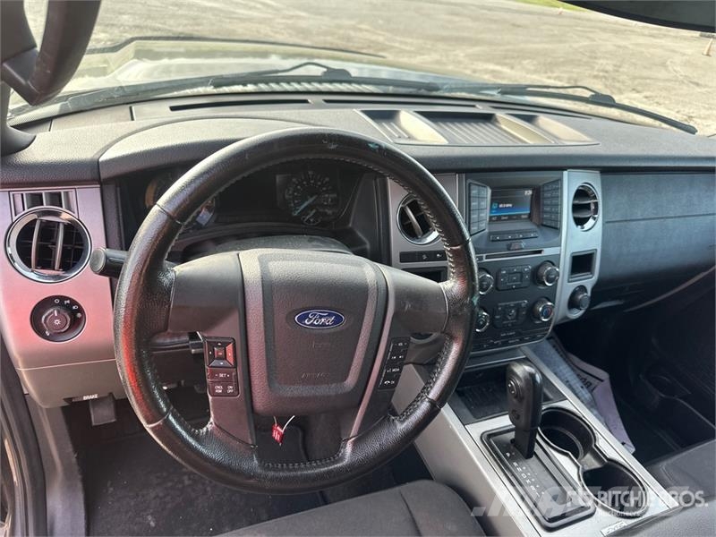 Ford Expedition XLT 4WD SUV Auto's