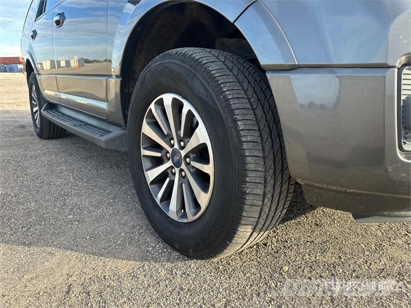 Ford Expedition XLT 4WD SUV Auto's