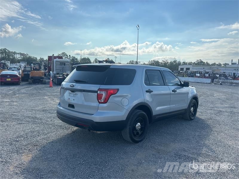 Ford Explorer 汽车