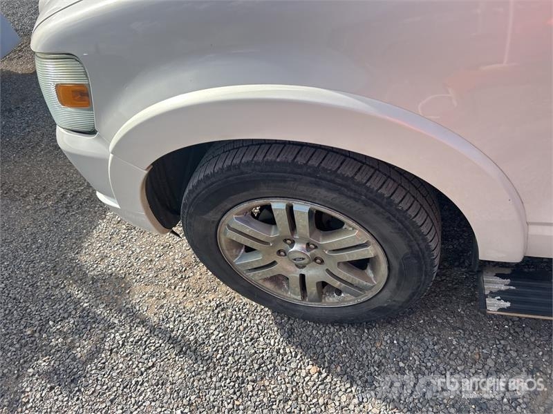 Ford Explorer سيارات