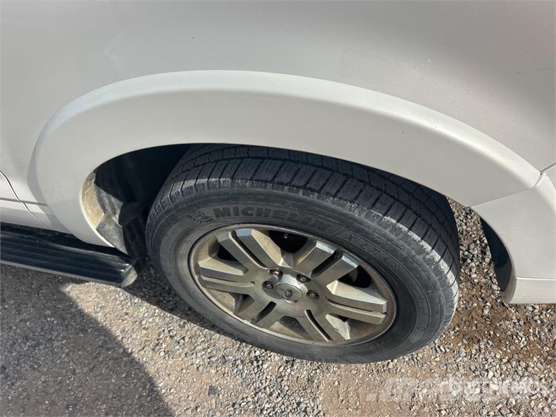 Ford Explorer سيارات