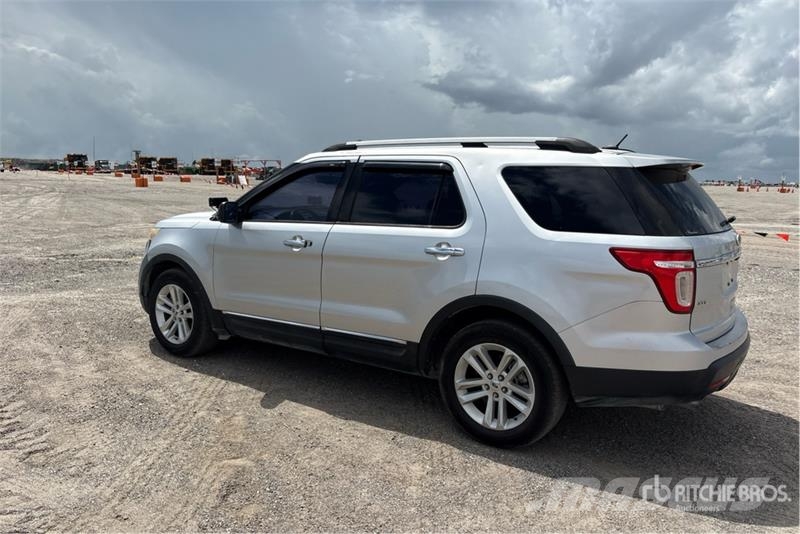 Ford Explorer سيارات