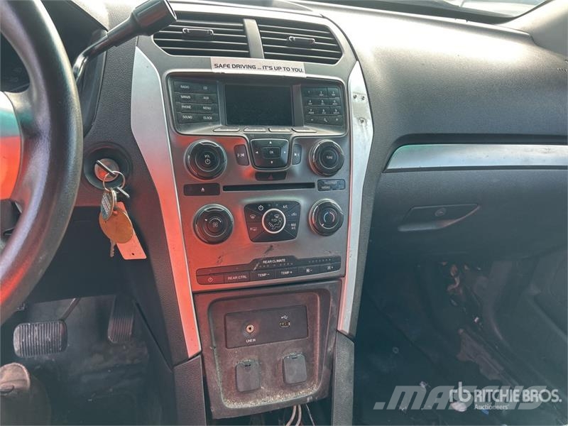 Ford Explorer Voiture