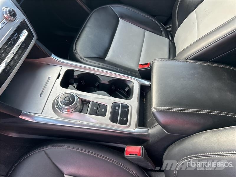 Ford Explorer Avtomobili