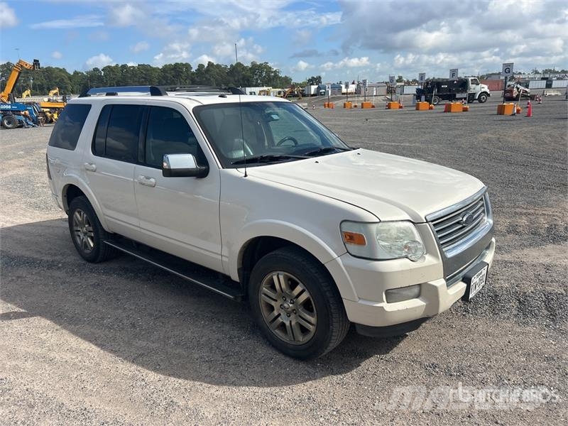 Ford Explorer سيارات
