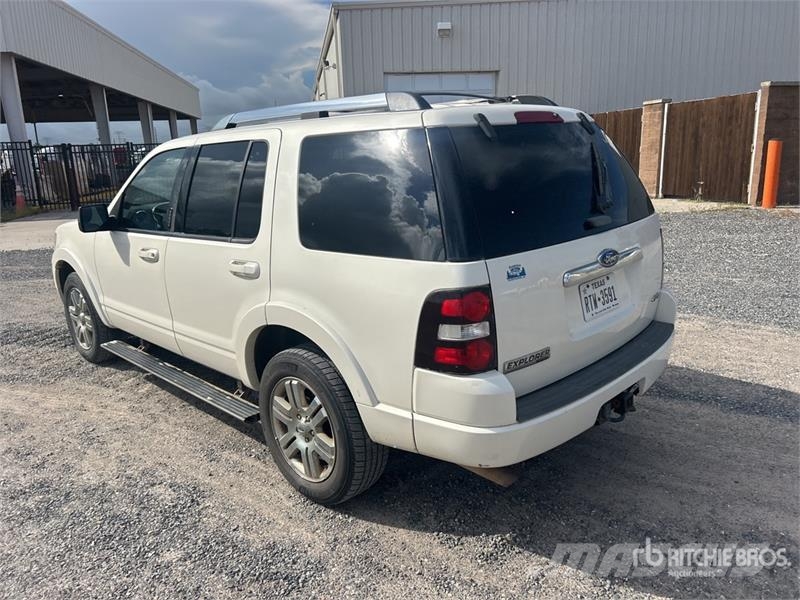 Ford Explorer سيارات