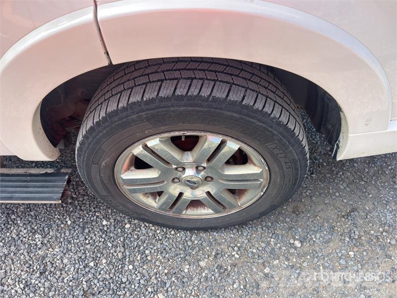 Ford Explorer سيارات